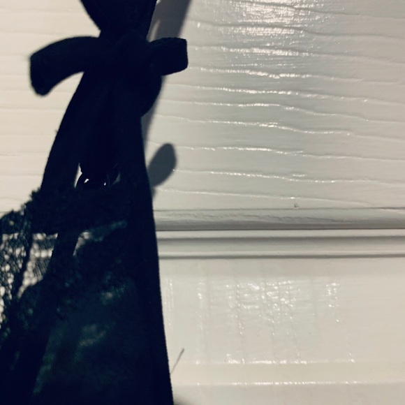 Black camisole- lightweight-delicate straps w bows - Picture 4 of 6